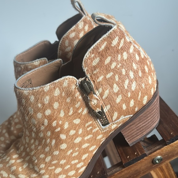 Vionic Cecily Animal Print Women's Tan Ankle Boots - Picture 3 of 11